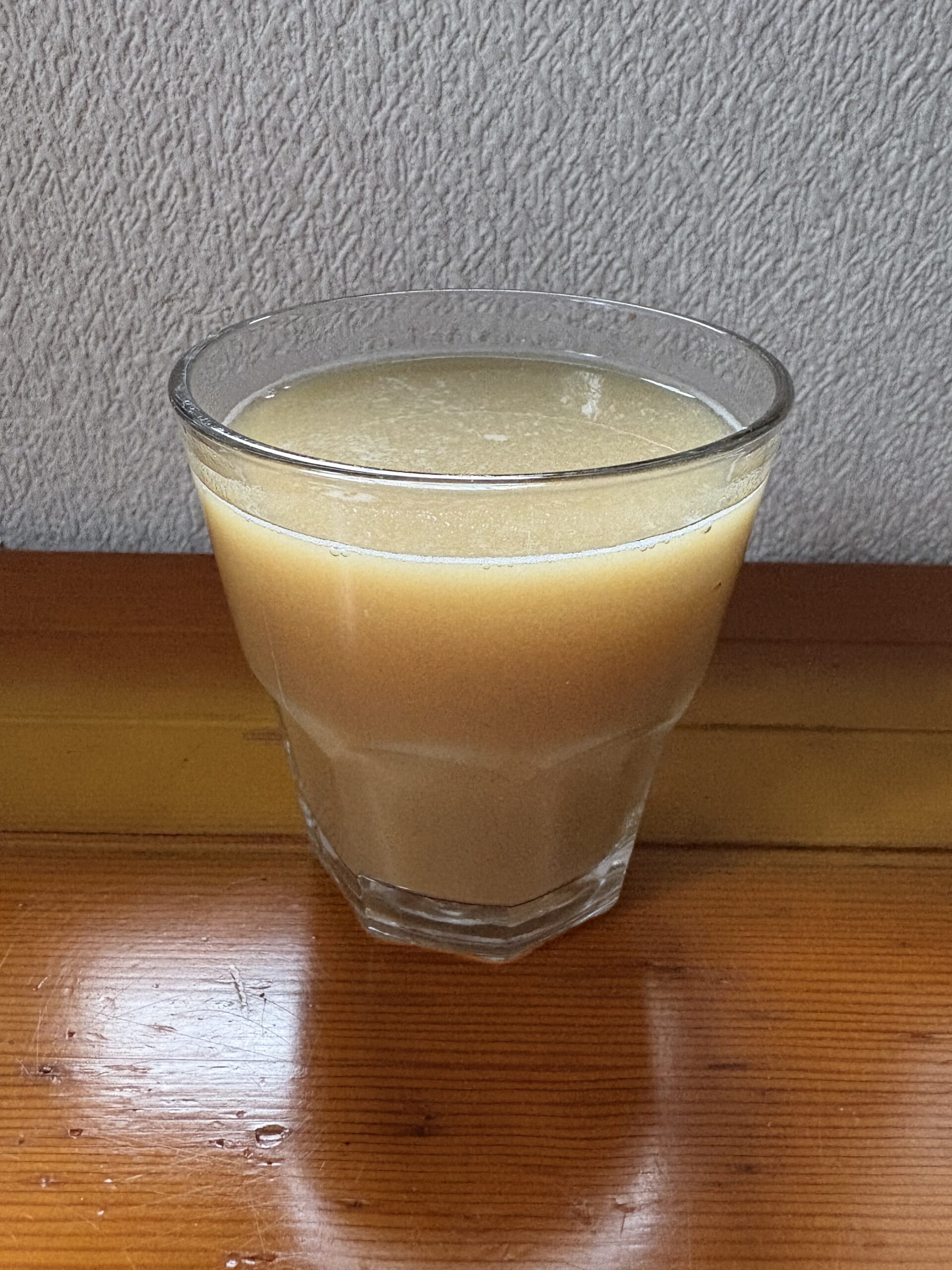そいっと。プロテインを水に溶かした状態